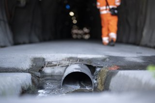 Une installation complexe de drainage vise à stopper le glissement du village de Brienz (GR) vers la vallée.